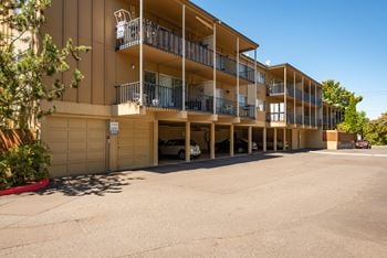 Raleigh scholls apartments | exterior and parking